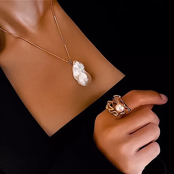 ⚜️[𝟯/$𝟭𝟴]⚜️Big White Pearl Minimalist Choker NEW - Picture 6 of 8